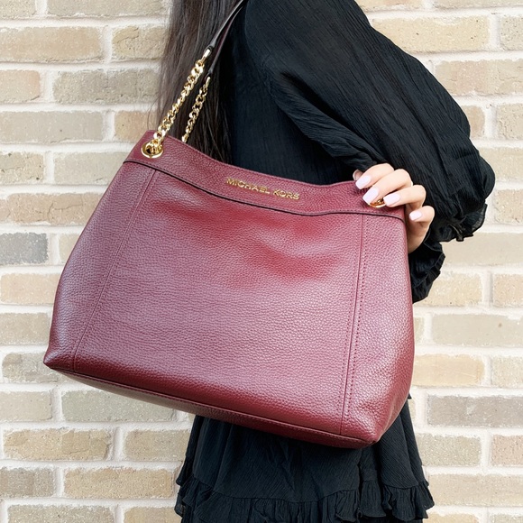 SALE‼️👜💕-Michael Kors large Chain tote NWT - Picture 3 of 4